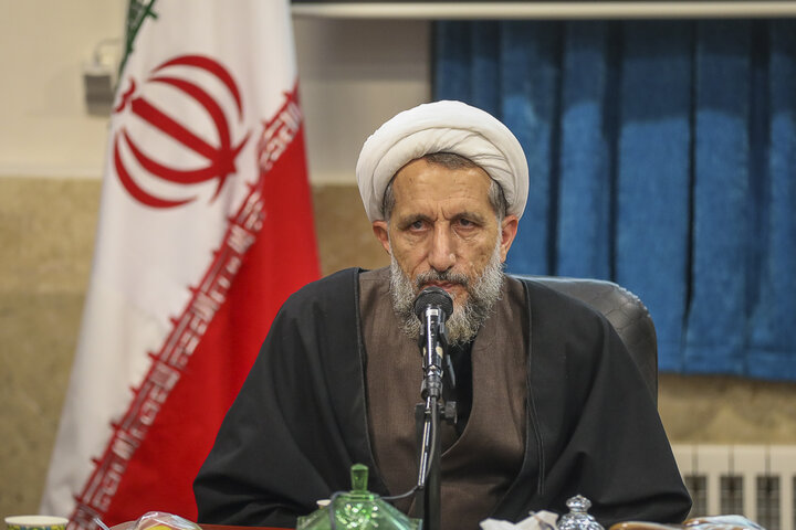 تصاویر /  جلسه هیئت امنای حوزه علمیه خواهران استان قزوین با حضور امام جمعه قزوین