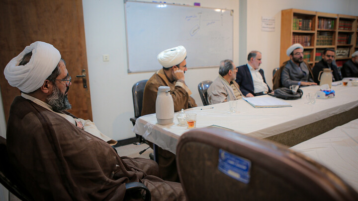 تصاویر/نشست بررسی راهکارهای توسعه منابع پایدار حوزه علمیه استان همدان