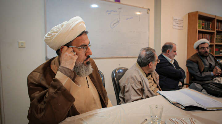 تصاویر/نشست بررسی راهکارهای توسعه منابع پایدار حوزه علمیه استان همدان