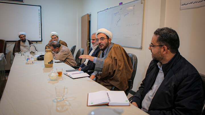 تصاویر/نشست بررسی راهکارهای توسعه منابع پایدار حوزه علمیه استان همدان