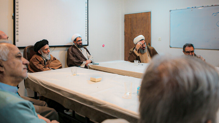 تصاویر/نشست بررسی راهکارهای توسعه منابع پایدار حوزه علمیه استان همدان