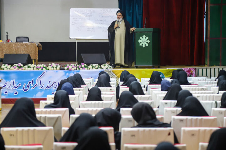 تصاویر/ برگزاری همایش معلم تمدن‌ساز با محوریت ارتباط مؤثر با نوجوان