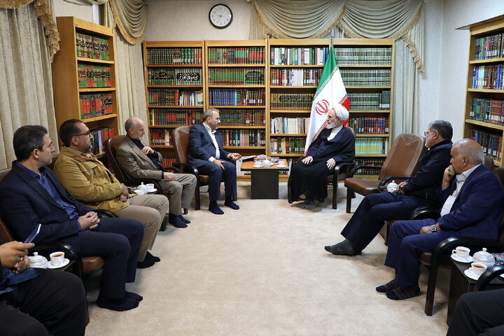 تصاویر/ دیدار رئیس مرکز امور اتباع و مهاجرین خارجی وزارت کشور با آیت الله اعرافی