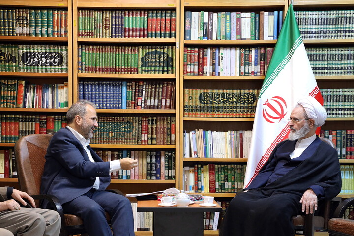 تصاویر/ دیدار رئیس مرکز امور اتباع و مهاجرین خارجی وزارت کشور با آیت الله اعرافی