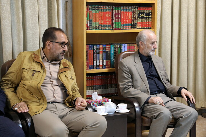 تصاویر/ دیدار رئیس مرکز امور اتباع و مهاجرین خارجی وزارت کشور با آیت الله اعرافی