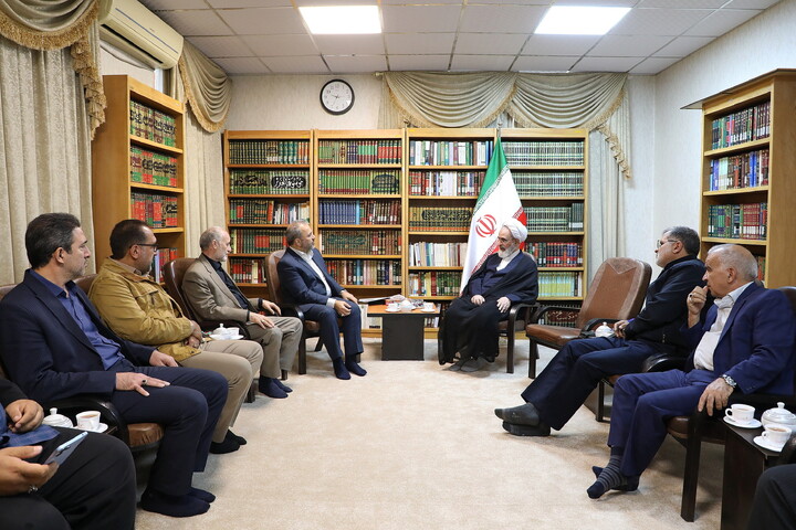 تصاویر/ دیدار رئیس مرکز امور اتباع و مهاجرین خارجی وزارت کشور با آیت الله اعرافی