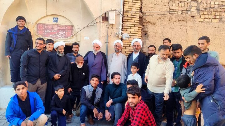 تصاویر/ اردوی طلاب مدرسه علمیه آیت‌الله مدنی کاشانی(ره) به منطقه کویری ابوزیدآیاد