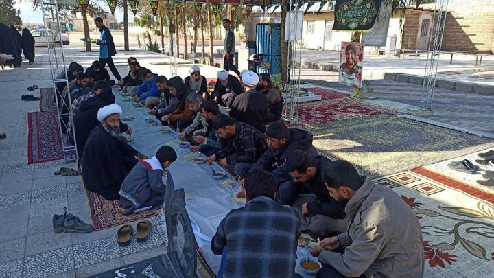 تصاویر/ اردوی طلاب مدرسه علمیه آیت‌الله مدنی کاشانی(ره) به منطقه کویری ابوزیدآیاد