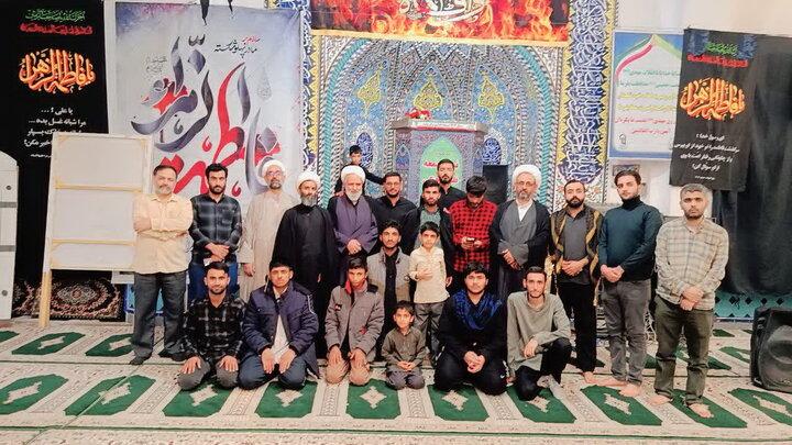 تصاویر/ اردوی طلاب مدرسه علمیه آیت‌الله مدنی کاشانی(ره) به منطقه کویری ابوزیدآیاد