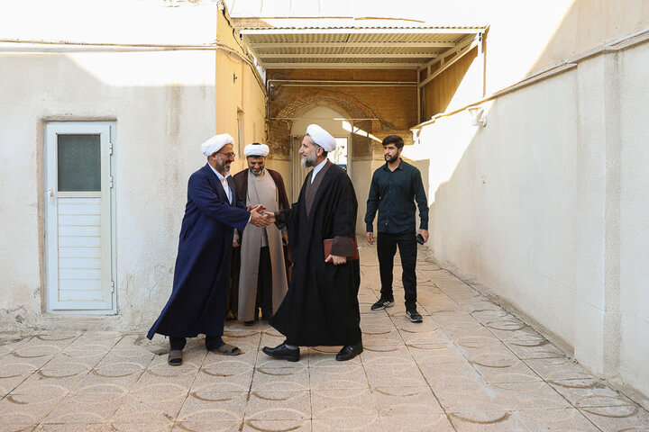 تصاویر / بازدید امام جمعه قزوین از مرکز مشاوره سماح حوزه علمیه قزوین