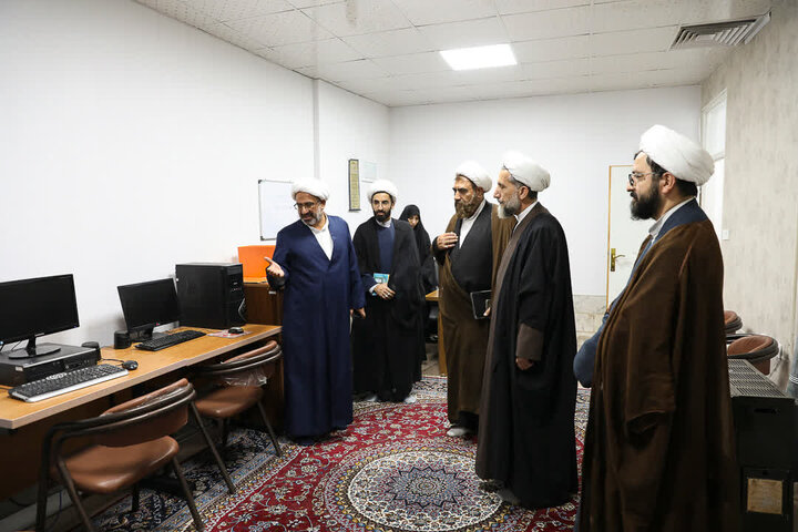 تصاویر / بازدید امام جمعه قزوین از مرکز مشاوره سماح حوزه علمیه قزوین