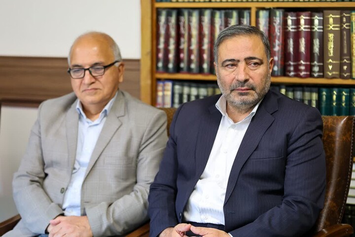 تصاویر |دیدار اعضای مؤسسه ادبی حکیم نظامی تبریز با امام جمعه تبریز