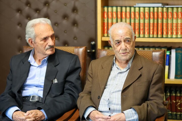 تصاویر |دیدار اعضای مؤسسه ادبی حکیم نظامی تبریز با امام جمعه تبریز