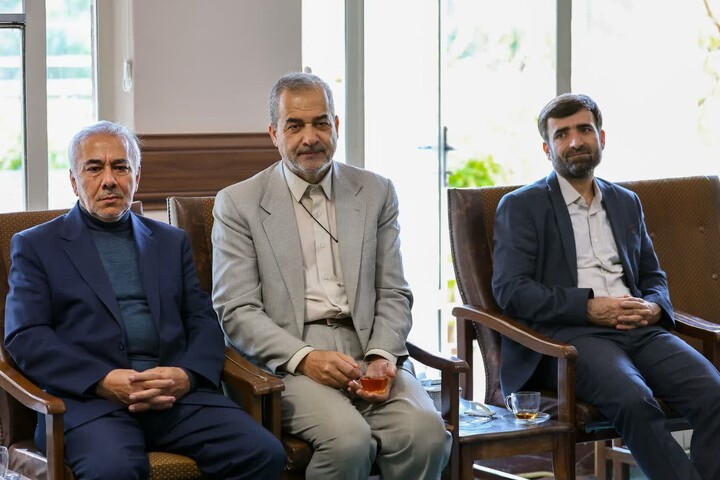 تصاویر |دیدار اعضای مؤسسه ادبی حکیم نظامی تبریز با امام جمعه تبریز