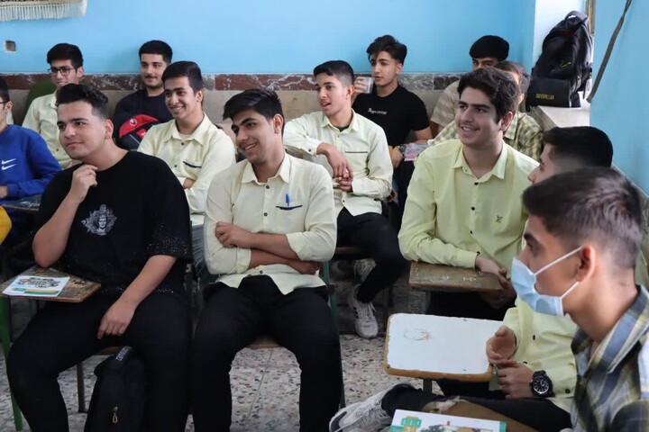 تصاویر/ دیدار صمیمی امام جمعه عالیشهر با دانش‌آموزان