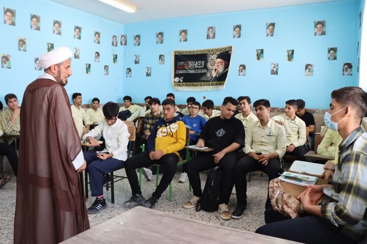 تصاویر/ دیدار صمیمی امام جمعه عالیشهر با دانش‌آموزان