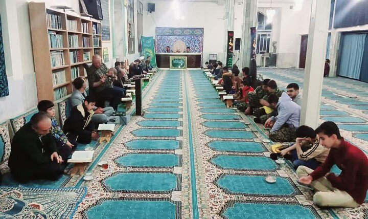 تصاویر/برپایی محفل نورانی تلاوت قرآن در الیگودرز