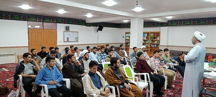 تصاویر/ کارگاه آموزش ذبح شرعی در مدرسه علمیه امام خمینی (ره) خوی