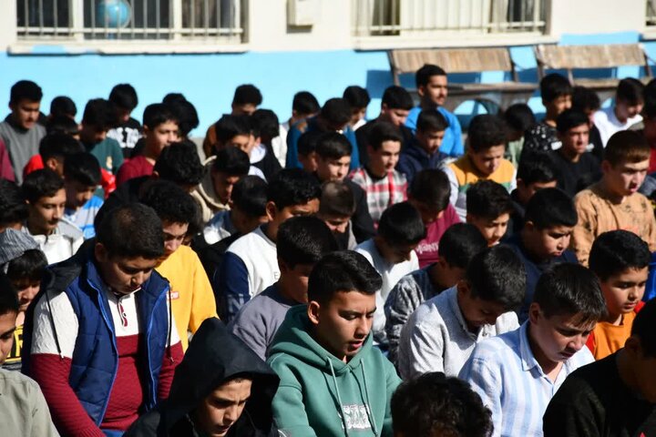 تصاویر/ حضور امام جمعه شهرستان خوی در جمع دانش آموزان دبیرستان مفتح