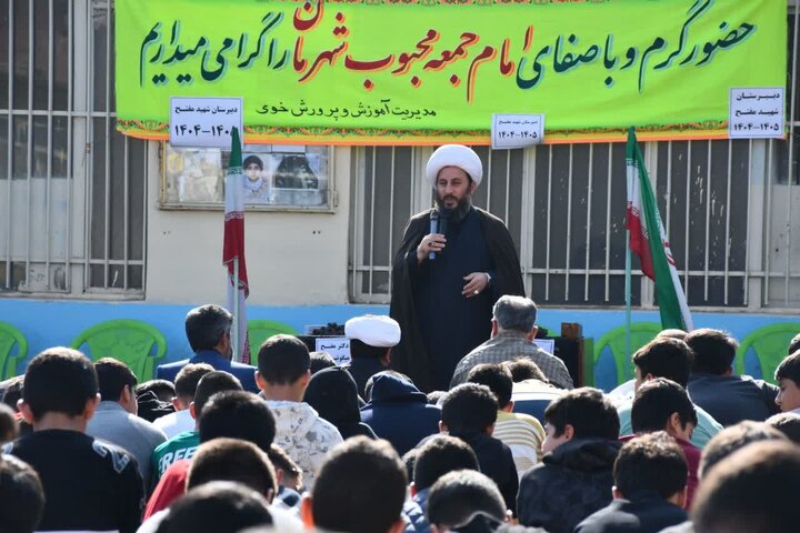 تصاویر/ حضور امام جمعه شهرستان خوی در جمع دانش آموزان دبیرستان مفتح