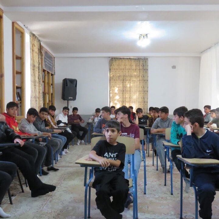 تصاویر/  اردوی شبی در حوزه علمیه ویژه دانش اموزان سلماس