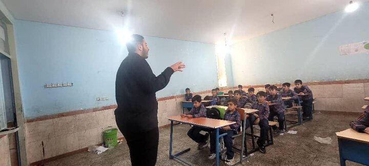 تصاویر/گزارش تصویری از فعالیت طلاب و روحانیون مدرسه علمیه ولی عصر(عج)‌اهواز در ایام فاطمیه