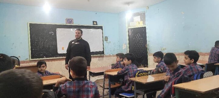 تصاویر/گزارش تصویری از فعالیت طلاب و روحانیون مدرسه علمیه ولی عصر(عج)‌اهواز در ایام فاطمیه