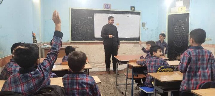 تصاویر/گزارش تصویری از فعالیت طلاب و روحانیون مدرسه علمیه ولی عصر(عج)‌اهواز در ایام فاطمیه