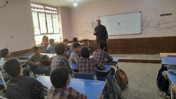 تصاویر/گزارش تصویری از فعالیت طلاب و روحانیون مدرسه علمیه ولی عصر(عج)‌اهواز در ایام فاطمیه