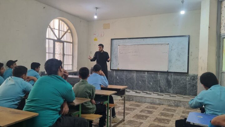 تصاویر/گزارش تصویری از فعالیت طلاب و روحانیون مدرسه علمیه ولی عصر(عج)‌اهواز در ایام فاطمیه