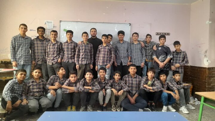 تصاویر/گزارش تصویری از فعالیت طلاب و روحانیون مدرسه علمیه ولی عصر(عج)‌اهواز در ایام فاطمیه