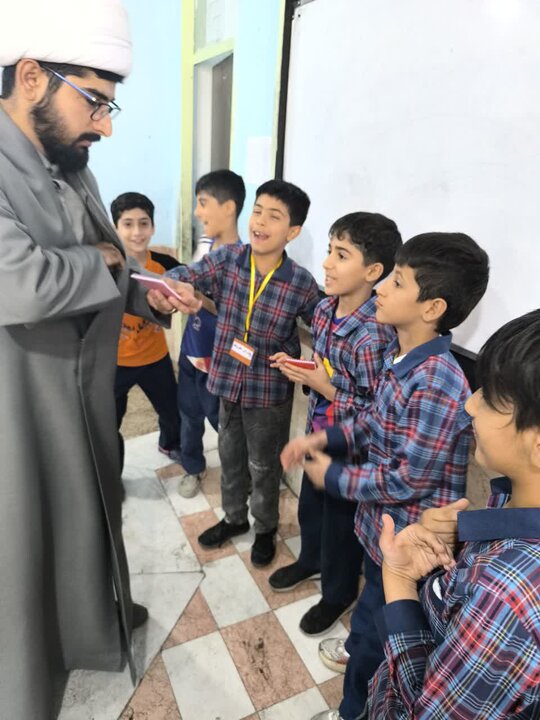 تصاویر/گزارش تصویری از فعالیت طلاب و روحانیون مدرسه علمیه ولی عصر(عج)‌اهواز در ایام فاطمیه