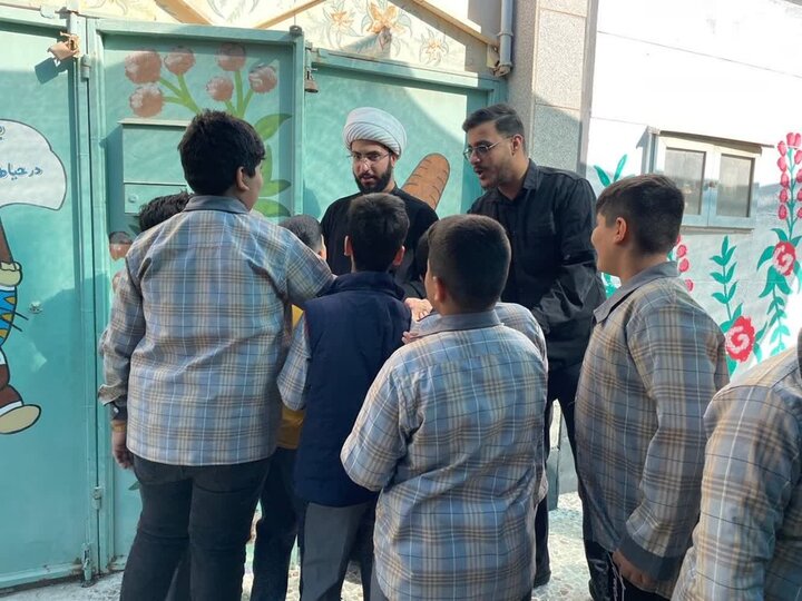 تصاویر/گزارش تصویری از فعالیت طلاب و روحانیون مدرسه علمیه ولی عصر(عج)‌اهواز در ایام فاطمیه