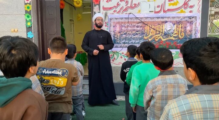 تصاویر/گزارش تصویری از فعالیت طلاب و روحانیون مدرسه علمیه ولی عصر(عج)‌اهواز در ایام فاطمیه