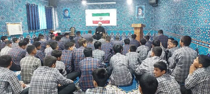 تصاویر/گزارش تصویری از فعالیت طلاب و روحانیون مدرسه علمیه ولی عصر(عج)‌اهواز در ایام فاطمیه