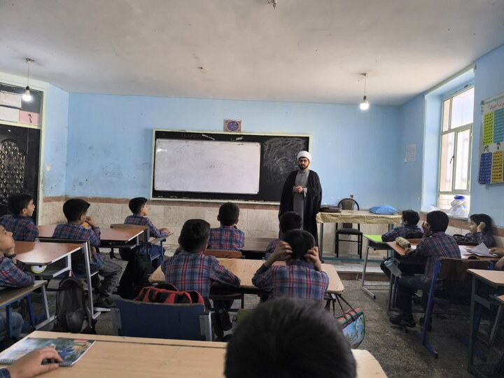 تصاویر/گزارش تصویری از فعالیت طلاب و روحانیون مدرسه علمیه ولی عصر(عج)‌اهواز در ایام فاطمیه