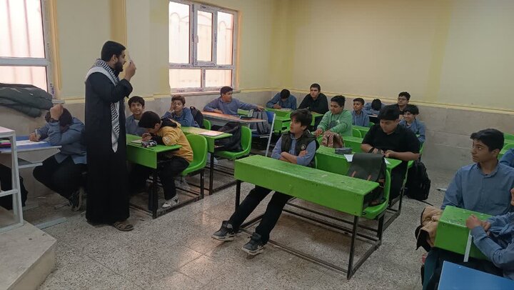 تصاویر/گزارش تصویری از فعالیت طلاب و روحانیون مدرسه علمیه ولی عصر(عج)‌اهواز در ایام فاطمیه