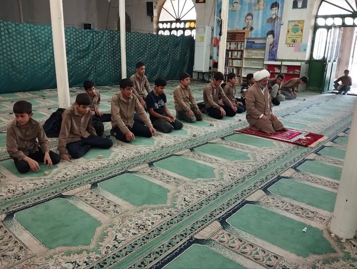 تصاویر/گزارش تصویری از فعالیت طلاب و روحانیون مدرسه علمیه ولی عصر(عج)‌اهواز در ایام فاطمیه