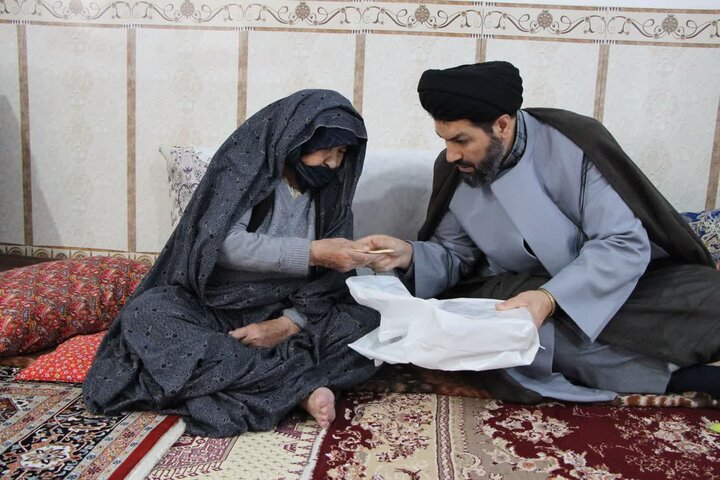 تصاویر/ عیادت و سرکشی مسئولین مرکز خدمات حوزه علمیه آذربایجان غربی از روحانیون معمر شهرستان خوی