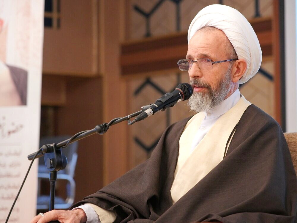 اساس اندیشه‌های دشمن بر دروغ است؛ مراقب باشید / «نه به سلطه‌طلبان» افتخار ایران است