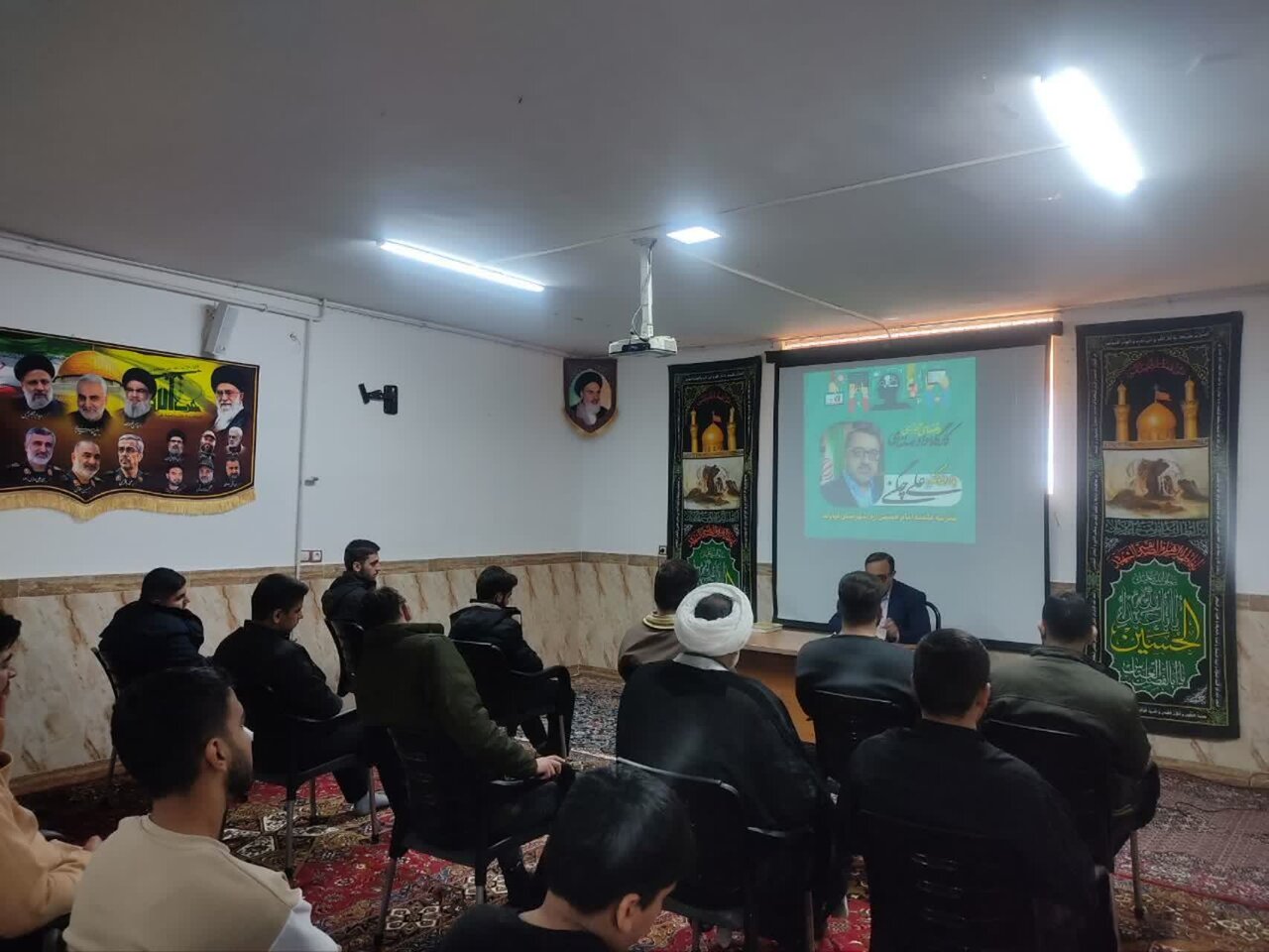 برگزاری نشست آموزشی سواد رسانه‌ای در مدرسه علمیه امام خمینی(ره) نهاوند+تصاویر