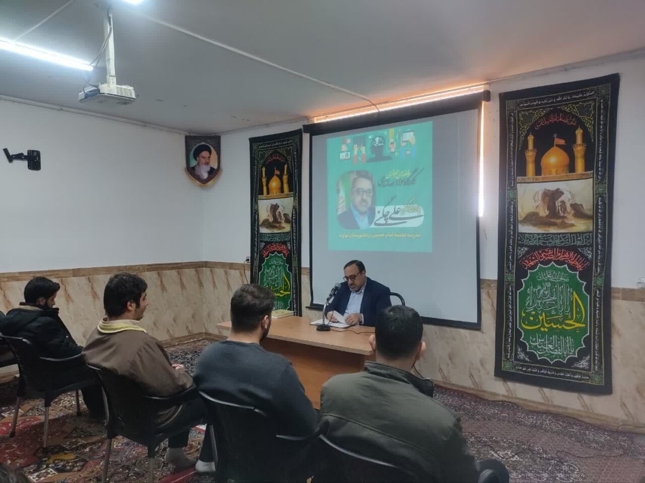 برگزاری نشست آموزشی سواد رسانه‌ای در حوزه علمیه برادران شهرستان نهاوند