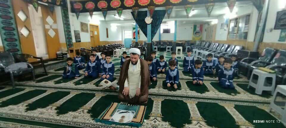 برگزاری برنامه تعاملی «آشنایی با مسجد» برای دانش‌آموزان بخش کلاچای+عکس