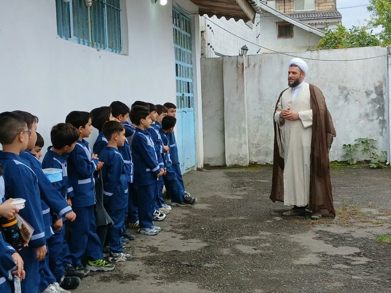 برگزاری برنامه تعاملی «آشنایی با مسجد» برای دانشآموزان بخش کلاچای+عکس
