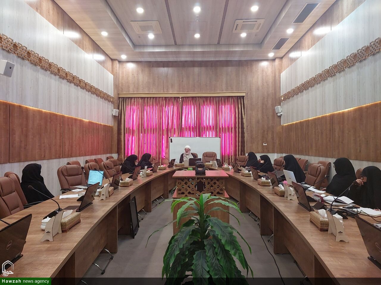 برگزاری دومین دوره تربیت استاد فنون و مهارت‌های پژوهشی و تربیت مربی پیشگامان سئو در مشهد مقدس