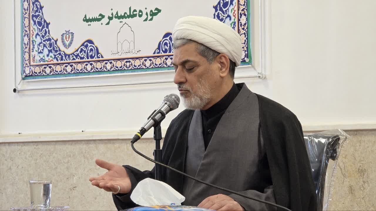 طلاب با الگوبرداری از حضرت فاطمه(س) در تقویت تقوای خود و دیگران بکوشند+ تصاویر