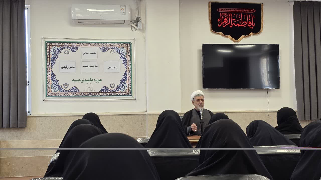 تصاویر/ نشست اخلاقی با حضور حجت الاسلام والمسلمین دکتر رفیعی در مدرسه علمیه نرجسیه سیرجان