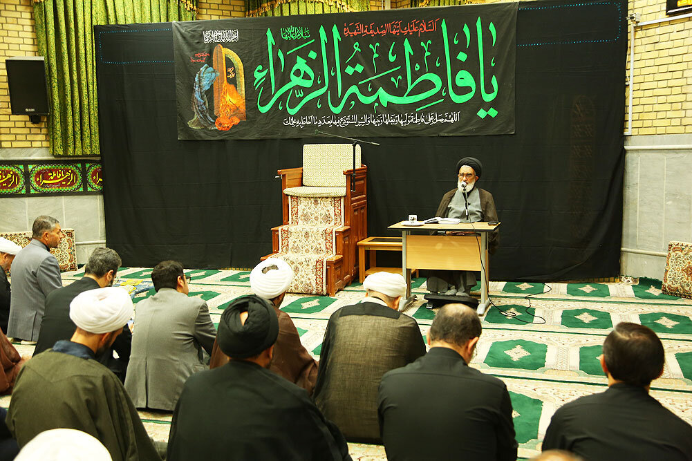 हज़रत फ़ातिमा ज़हरा सला मुल्ला अलैहा ने चेहरा ए निफ़ाक़ को बेनक़ाब कियाः आयतुल्लाह सईदी