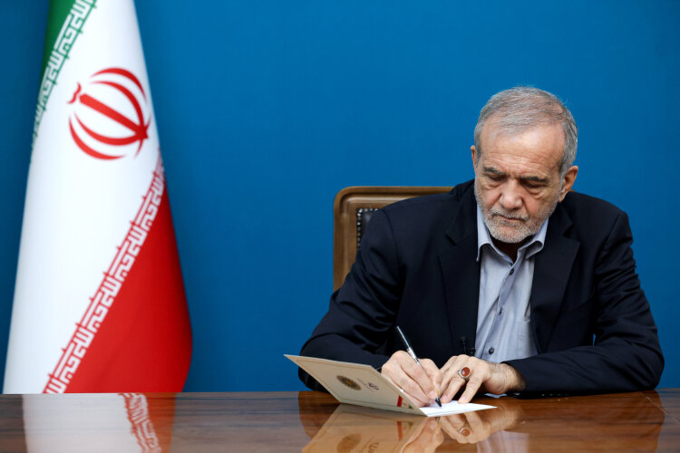 جامعه‌ای که با قرآن پیوند عمیق داشته باشد، جامعه‌ای قوی و سرشار از امید است