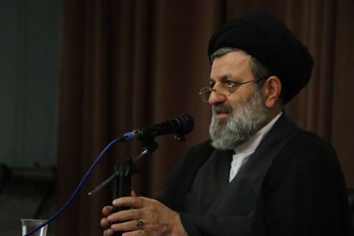 تقلید از الگوهای غربی تهدیدی جدی برای هویت دینی است